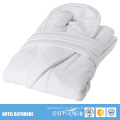 Günstige weiße Kimono dünne Mikrofaser Korallen Fleece Hotel Paare Bademantel Set